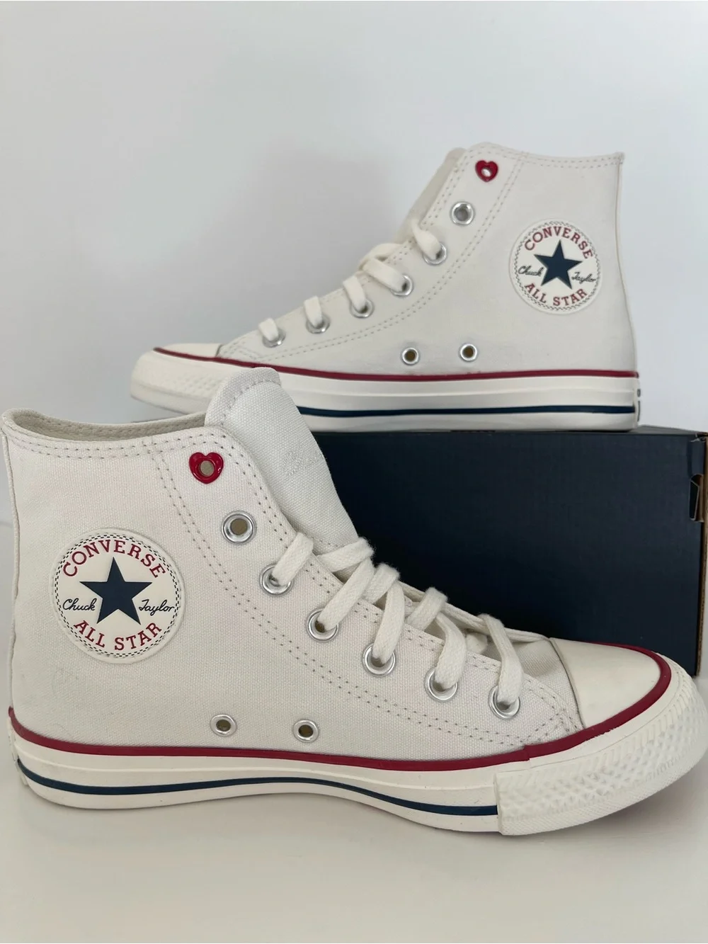 Converse Chuck Taylor All Star High top Women 6.5 Hearts style A19055C NIB